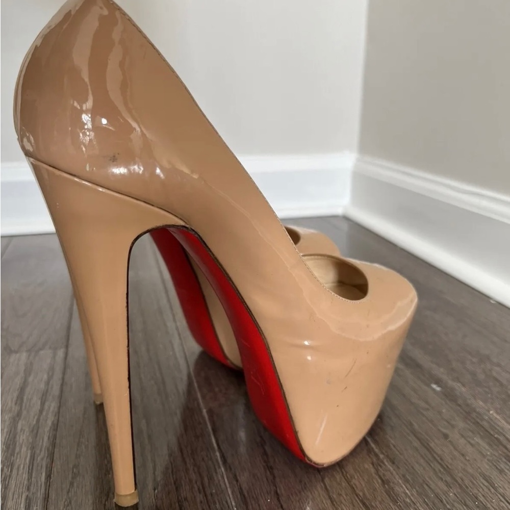 CHRISTIAN LOUBOUTIN Lady Peep Nude Patent Platform Pumps- EU Size 39.5